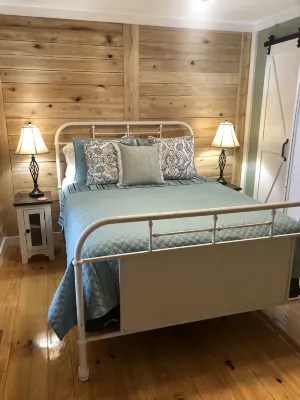 New Rustic Home Near State Dock - Chalets