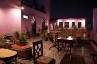 Kanhaia Haveli - parking