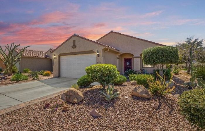 All the amenities of Sun City resort living at Merrill Ranch in Florence, AZ.