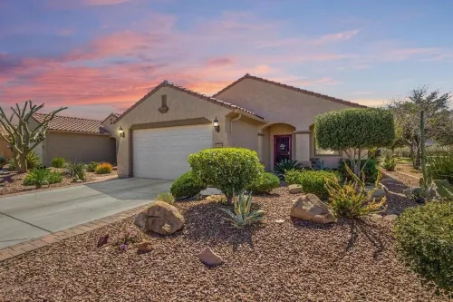 All the amenities of Sun City resort living at Merrill Ranch in Florence, AZ. - Swimmingpools