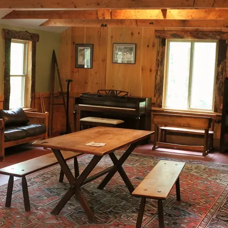 Contemporary Family Lodge, 1/2 mile to Lake!