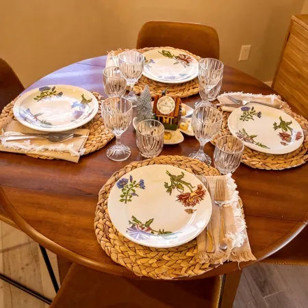 The Cabbage in Bison Ridge is minutes away from dining, hiking, and snow skiing.