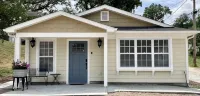 Cozy Cottage in the heart of Louisville, NE - 4-Star