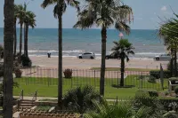 Spectacular beach view Condo at Babe's beach in resort style "The Dawn" Complex - Boutique