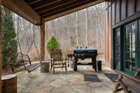 Hot Tub, Fireplaces, Game Room, Rustic Elegance, Private, 10 Miles to Avl. - 木屋