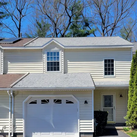 Charming 2 Bedroom 3 bathroom Townhouse, minutes from Saratoga Springs!