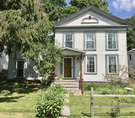 The Farmhouse - 15 minutes from Colgate - Homestays