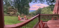 Secluded & Romantic, Blowing Rock, Views, Hot Tub - the Red Rover - Chalets