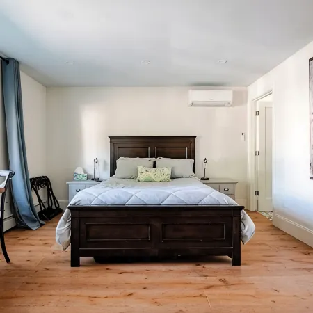 Beautiful 1 Bedroom, 1 Bathroom in Medford with WiFi and AC