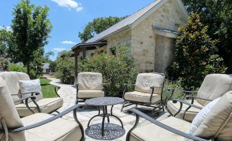 Stonebridge 2: 2 Blocks to Main, Shared Hot Tub