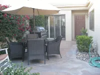 Stunning elevated mountain and lake views at Palm Valley Country Club! - 2 tähden