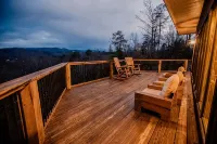 5 Min to Downtown-Hot Tub-Theater Room-Game Room w/Pool Table-Pets-Sleeps 12 - 4-Star
