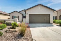 Amazing outdoor space! 5 minute walk to park with paved trails. - piscina