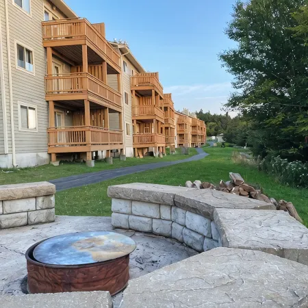 5 min walk to village and slopes! Peaceful 3 BR 2 Bath retreat