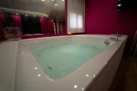 Sweet Central Hotel - Hot Tub