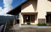 Lava View Lodge - parking