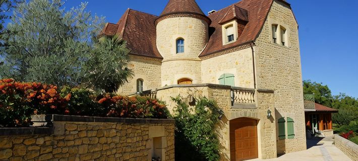 Apartment with swimming pool and place of relaxation and leisure Hotels in Sarlat-la-Caneda