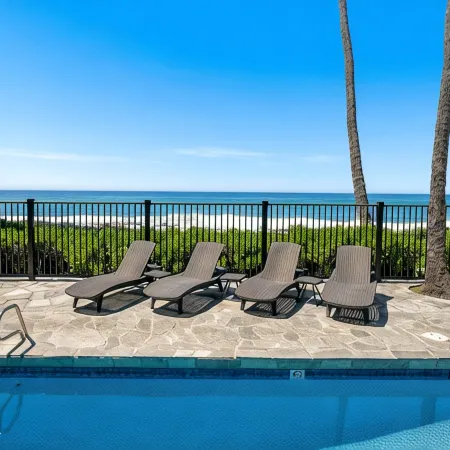 New! Top Floor! Spacious Oceanfront Condo with Amazing Lanai and A/C!