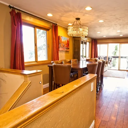 Slope Side Retreat w/ Spectacular Mountain Views. Pet Friendly!