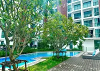 Luxury Pool View 2BR Condo - Condos