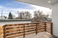Upscale Downtown Townhome! - Homestays