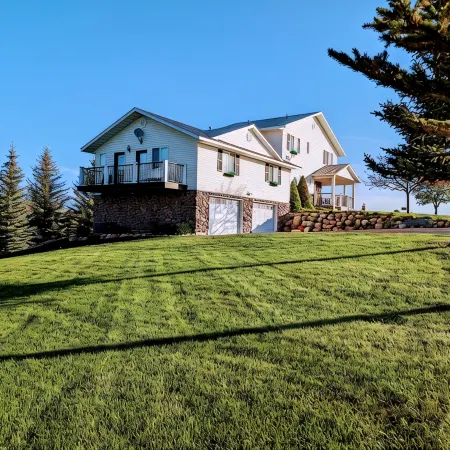 Golf Course Lakehouse with fantastic views of the lake, mountains & golf course.