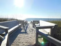 Beautiful and Spacious, 2 bed 2 full bath, pool and jacuzzi, steps to the ocean - Wi-Fi