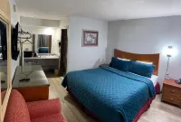 Colonial Inn - parking