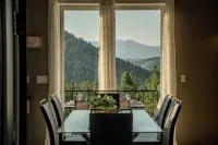 Luxe Mtn Retreat, Epic Views, Hot Tub, Stargazing Bed, Firepit, Red Rocks - 4-Star
