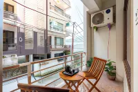 Homlee-Jumbo 1BHK-2AC-Kitchen-Lift-Parking-Tapovan - Apartments