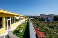 Novapark Flugzeughotel Graz - Mountain View