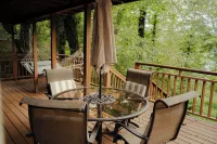 Waterfront Lake Views Villa With Hot tub in Hocking Hills - Homestays