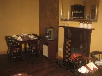 Ashleigh House Bed & Breakfast - Homestays