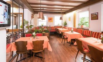 Hotel Garni Regina - Housity