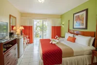 Bay Gardens Inn Hotels near Mt Pimard