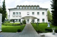 Hotel am Schloss Hotels in Unterroth