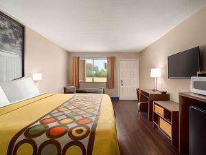 Super 8 by Wyndham Universal City