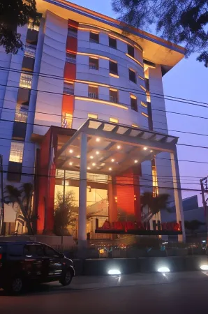 Lampion Hotel Solo Отели рядом с достопримечательностью «Museum Radya Pustaka»