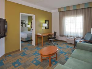 La Quinta Inn & Suites by Wyndham Sherman