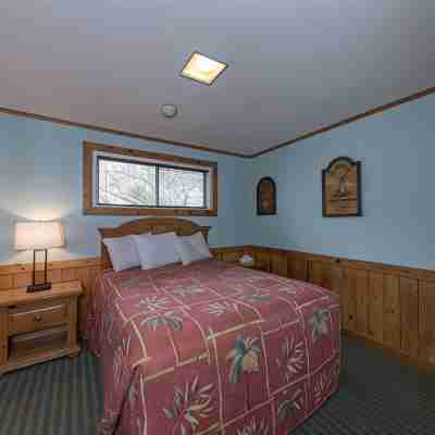 D&R Pelican Bay Resort Rooms