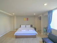 The Sea Bangsaen Hotel 원나파 비치 주변 호텔