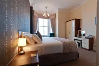 Lauriston & Lawton Court Hotel Hotels near Happy Valley Road Beach
