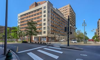 Gorgeous 4Br Condo Steps to FQ