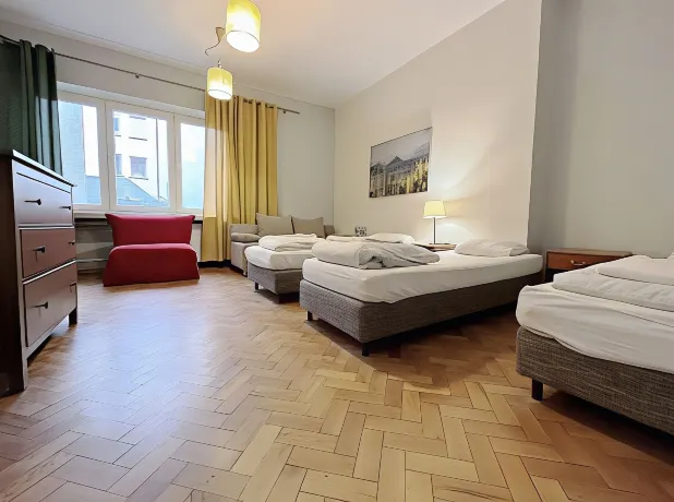 Hostel Helvetia - Private Rooms in City Center and Old Town