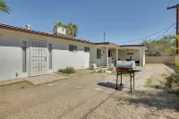 Las Vegas Retreat w/ Yard < 5 Mi to Strip!