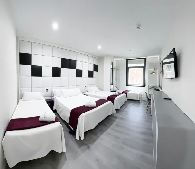 Hoteles Urbanos N Avenida de España Отели рядом с достопримечательностью «Universidad Rey Juan Carlos»