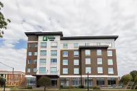 Holiday Inn Express & Suites Columbia Downtown – the Vista Hotels near Stanton Optical