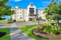 Motel 6 Kingston, on