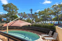 Alexander Beachfront Apartments - parking