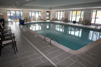Wingate by Wyndham Niagara Falls - Kolam Renang